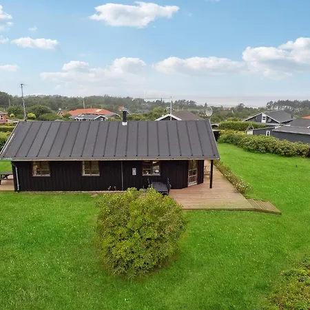 Stunning Home In Glesborg With Wifi *